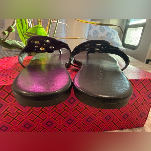 Tory Burch Iconic Soft Miller Sandal in Perfect Black size 8 - EUC! - Picture 3 of 9